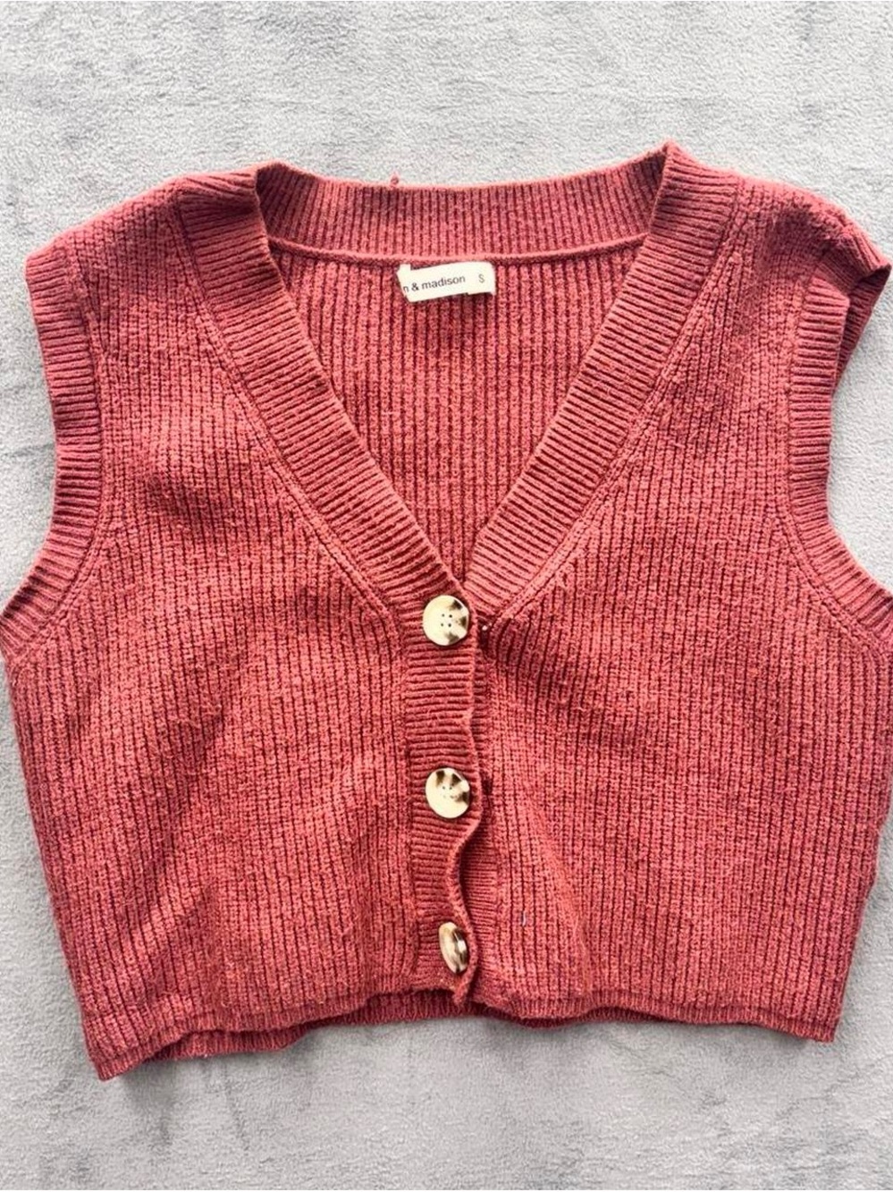 Moon & Madison Pink Ribbed Button-Front Sweater Vest